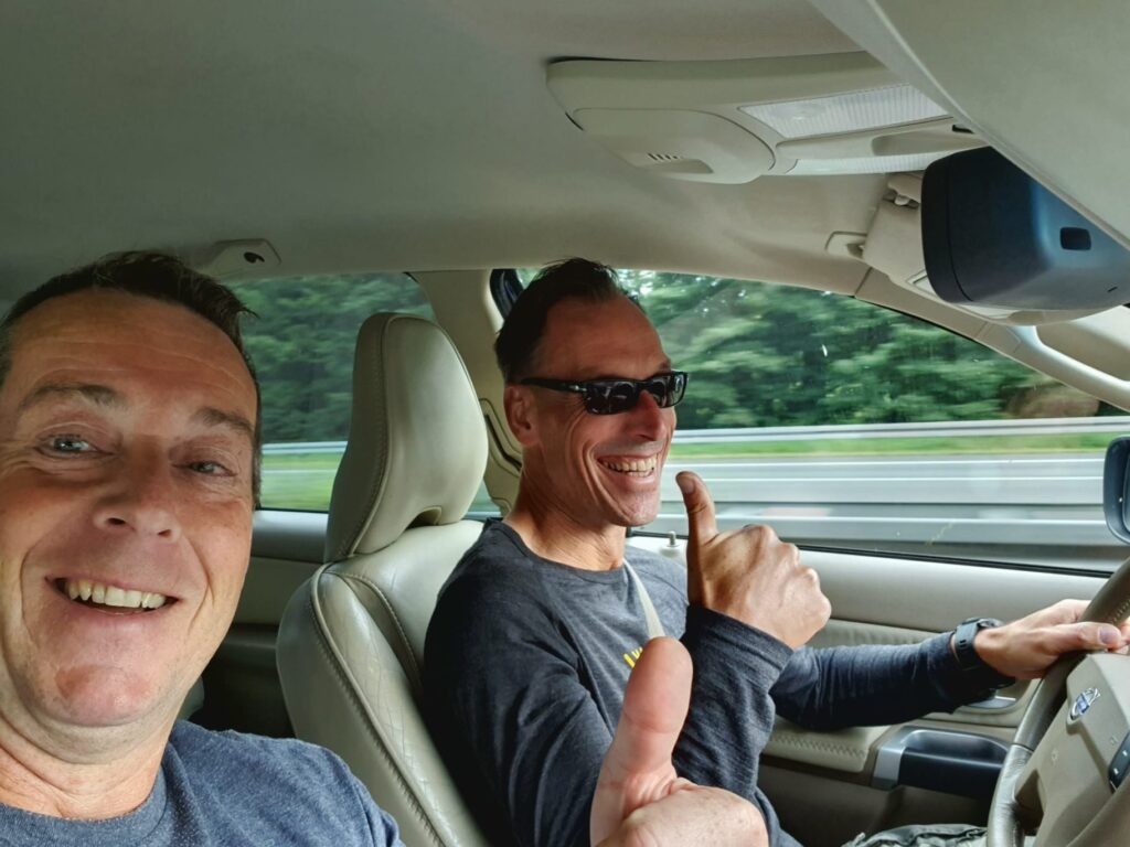 Jungfrau Marathon - Interlaken Zwitserland onderweg in de auto met Duncan